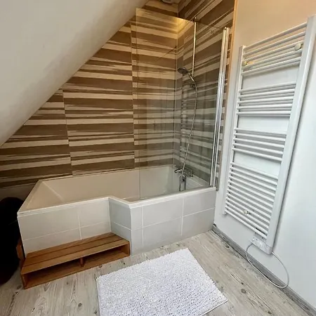 Maison 3 Ch Vue Sur Confortable Lumineuse Belle Terrasse Grand Jardin 10 Mn A Pied De La - Proche Superette Et Omaha *