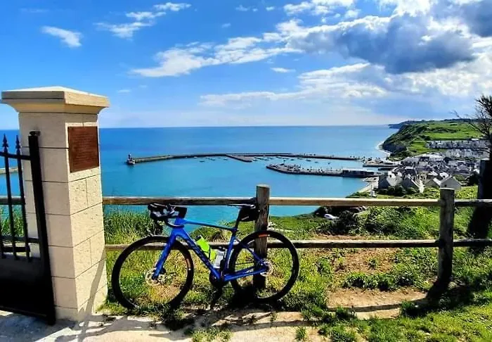 Maison Vue Mer: Seaside Comfort With Garden Terrace